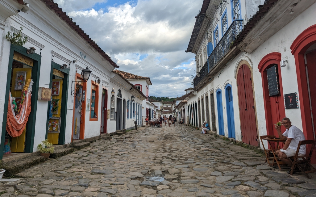 Practice making English questions about “Paraty”